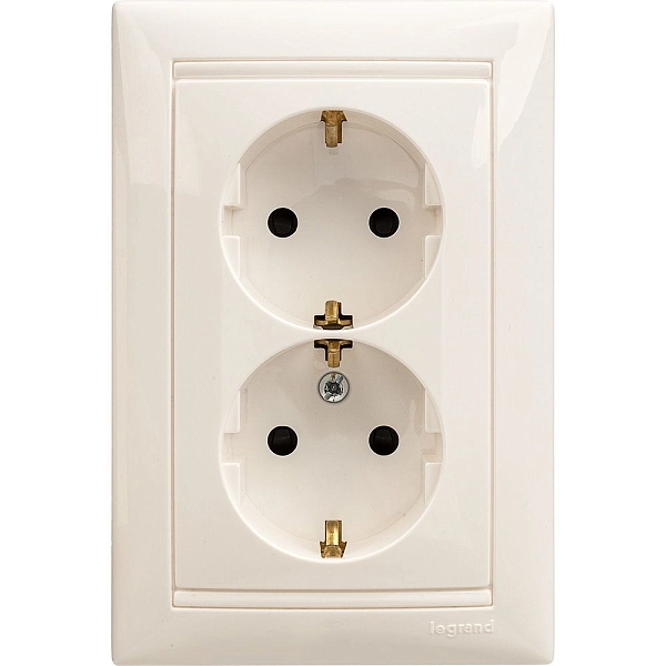 Розетка СП 2-м с з/к в сборе, с шторк. (белый) Valena 774427 в каталоге ЮгКабель