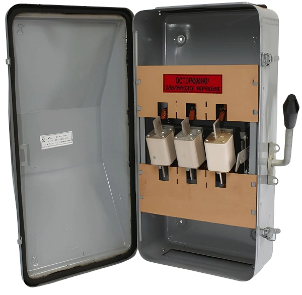 Рубильник ЯБ-400А IP54 (570х296х230) с ПН2 ЯБ3-400-2-У3 Рубильник ЯБ-400А IP54 (570х296х230) с ПН2 ЯБ3-400-2-У3 в каталоге ЮгКабель