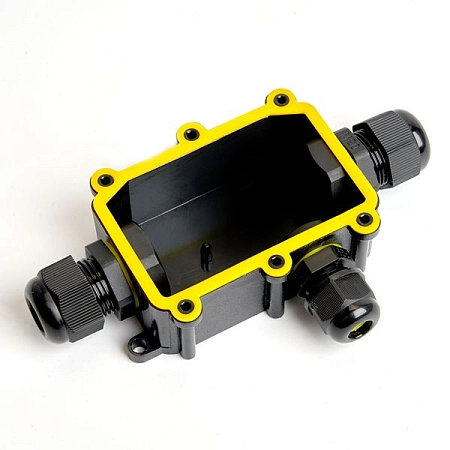 коробка разветвительная водонепрониц. 3 вых. ip68 с 4-конт. коннектором 450v140х78х36 черный ld52 49121 - купить по низким ценам в Краснодаре Коробка разветвительная водонепрониц. 3 вых. IP68 с 4-конт. коннектором 450V140х78х36 черный LD52 49121 - купить по низкой цене в Краснодаре | ЮгКабель